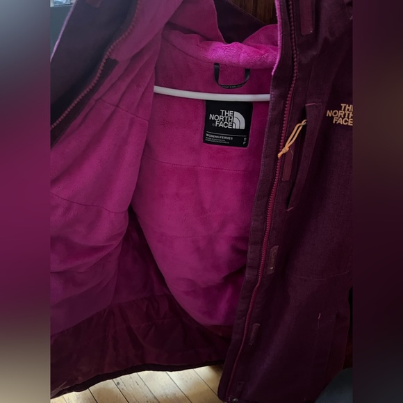 North face winter jacket - Picture 3 of 5